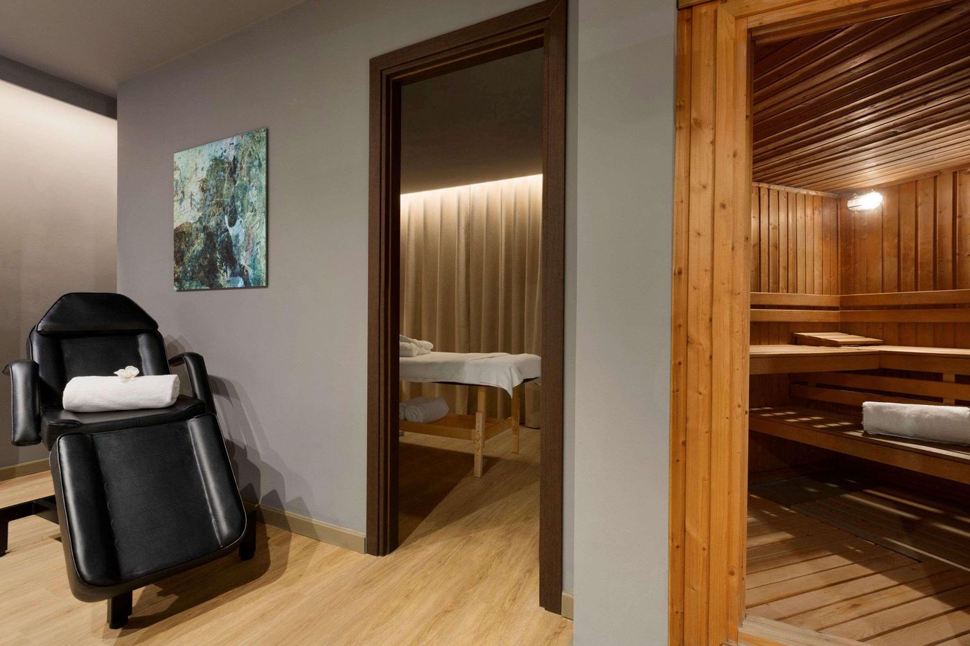 Wyndham-Grand-Athens-Sports-and-Entertainment-59