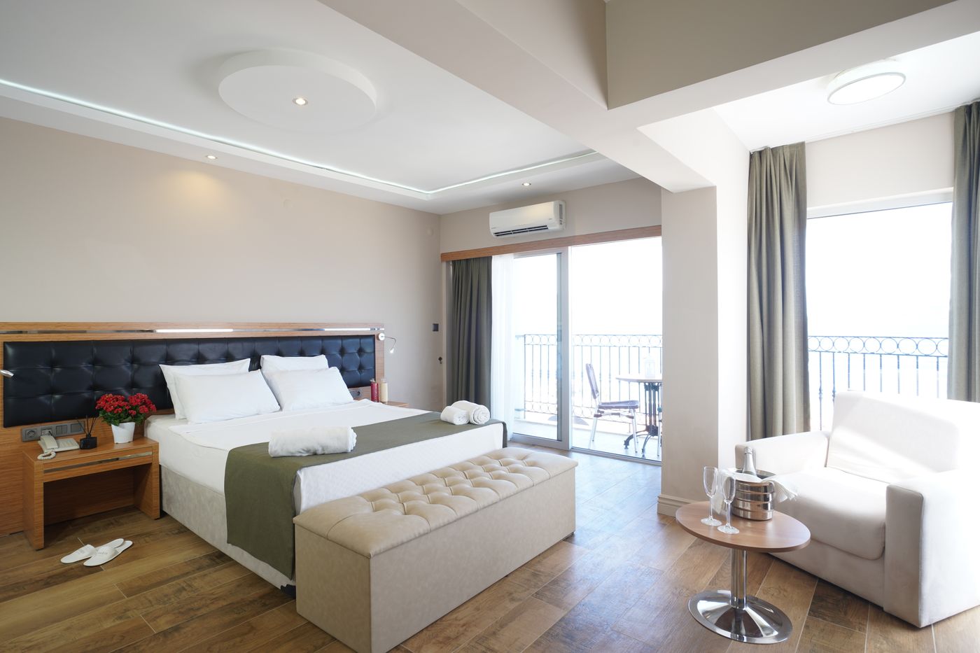 Aurasia Seaside Hotel