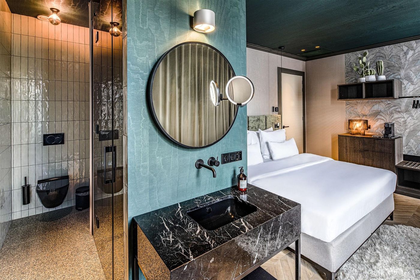 The Highlander-Netherlands-Amsterdam-Room-4