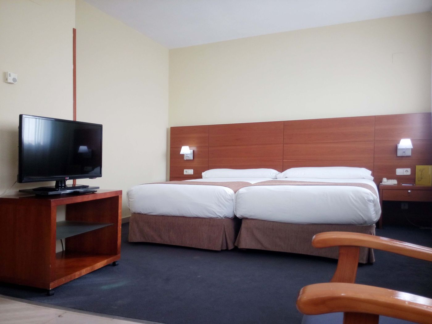 Porcel-Torre-Garden-Room-25