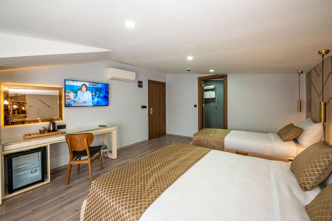 Luxury Airport Hotel-Turkey-Arnavutköy-Room-5