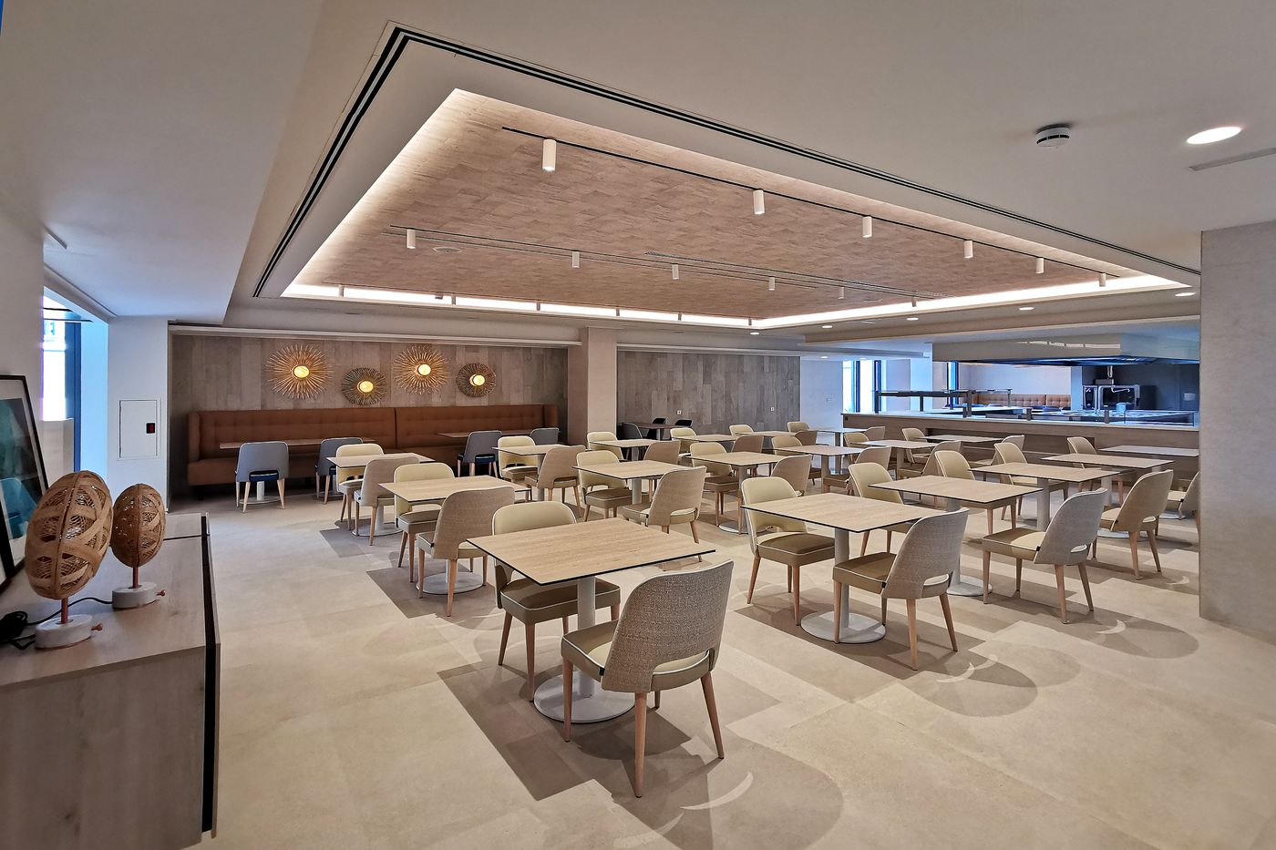 Los-Delfines-Restaurant-15