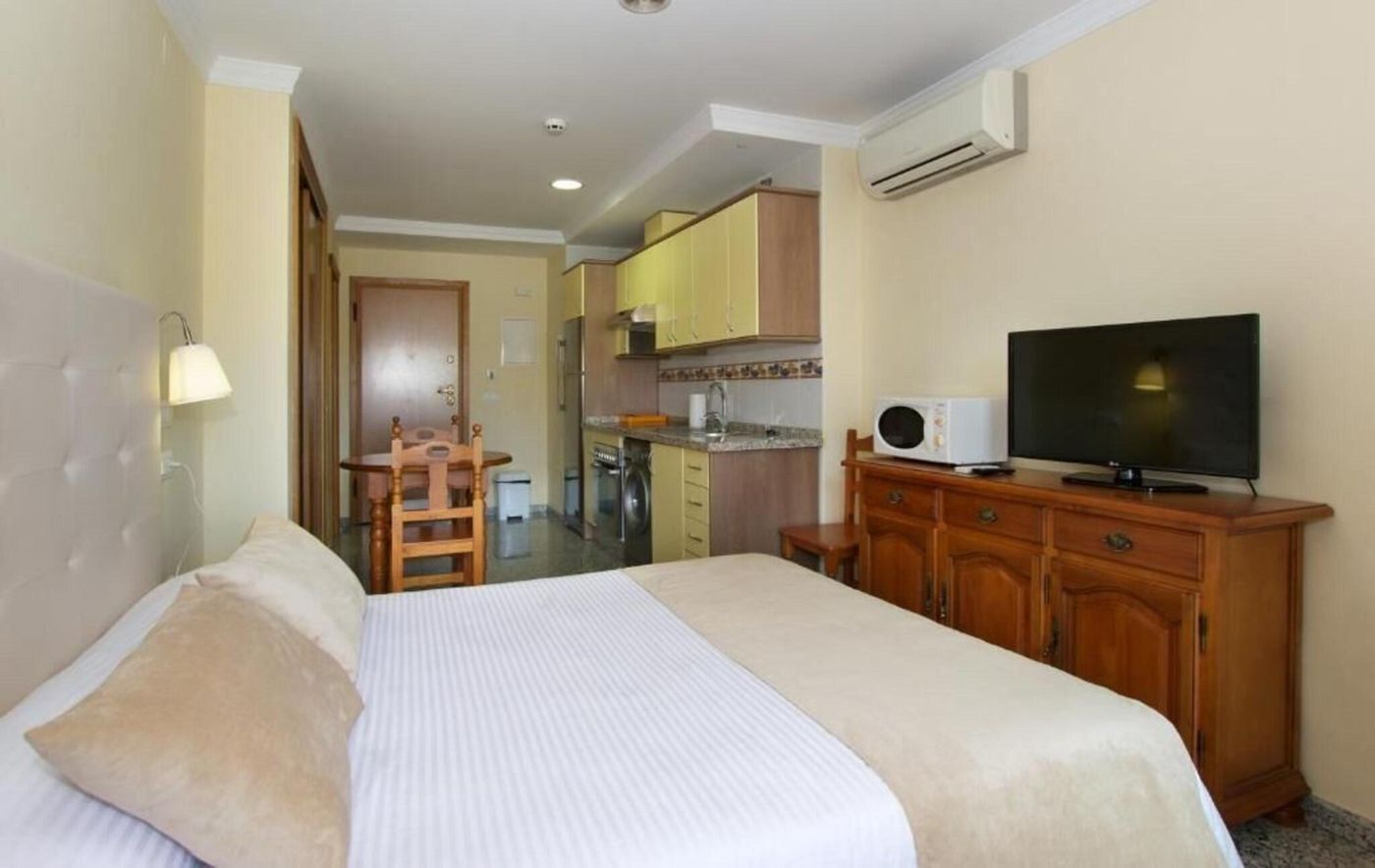 Apartamentos-Nuria-Sol-Room-13