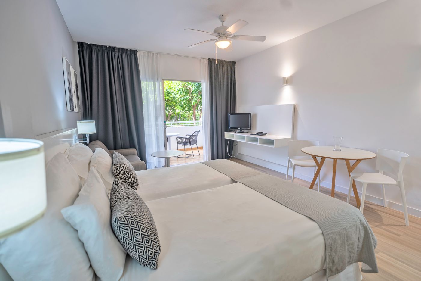 Coral-California-Room-12