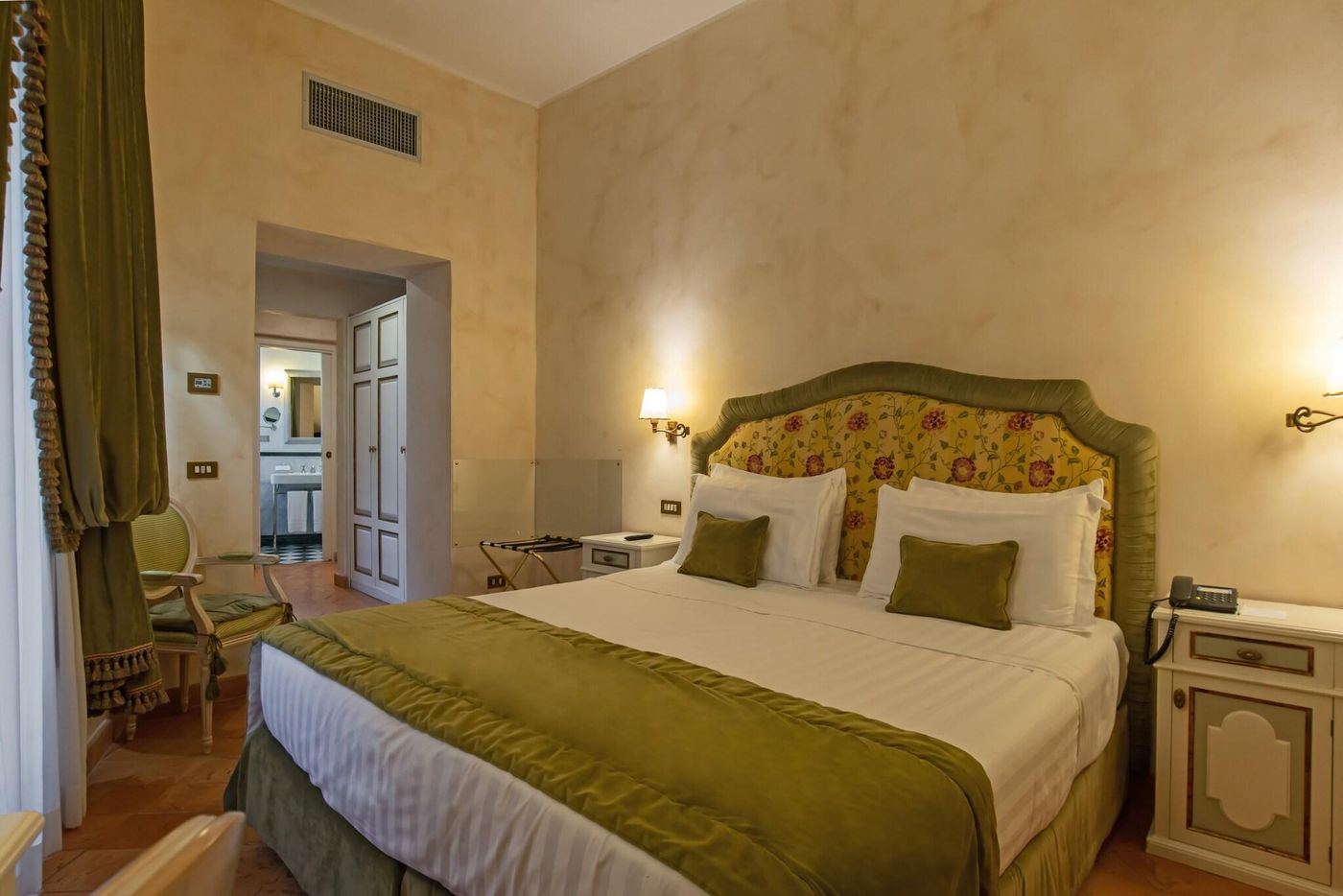 Donna-Camilla-Savelli-Room-22