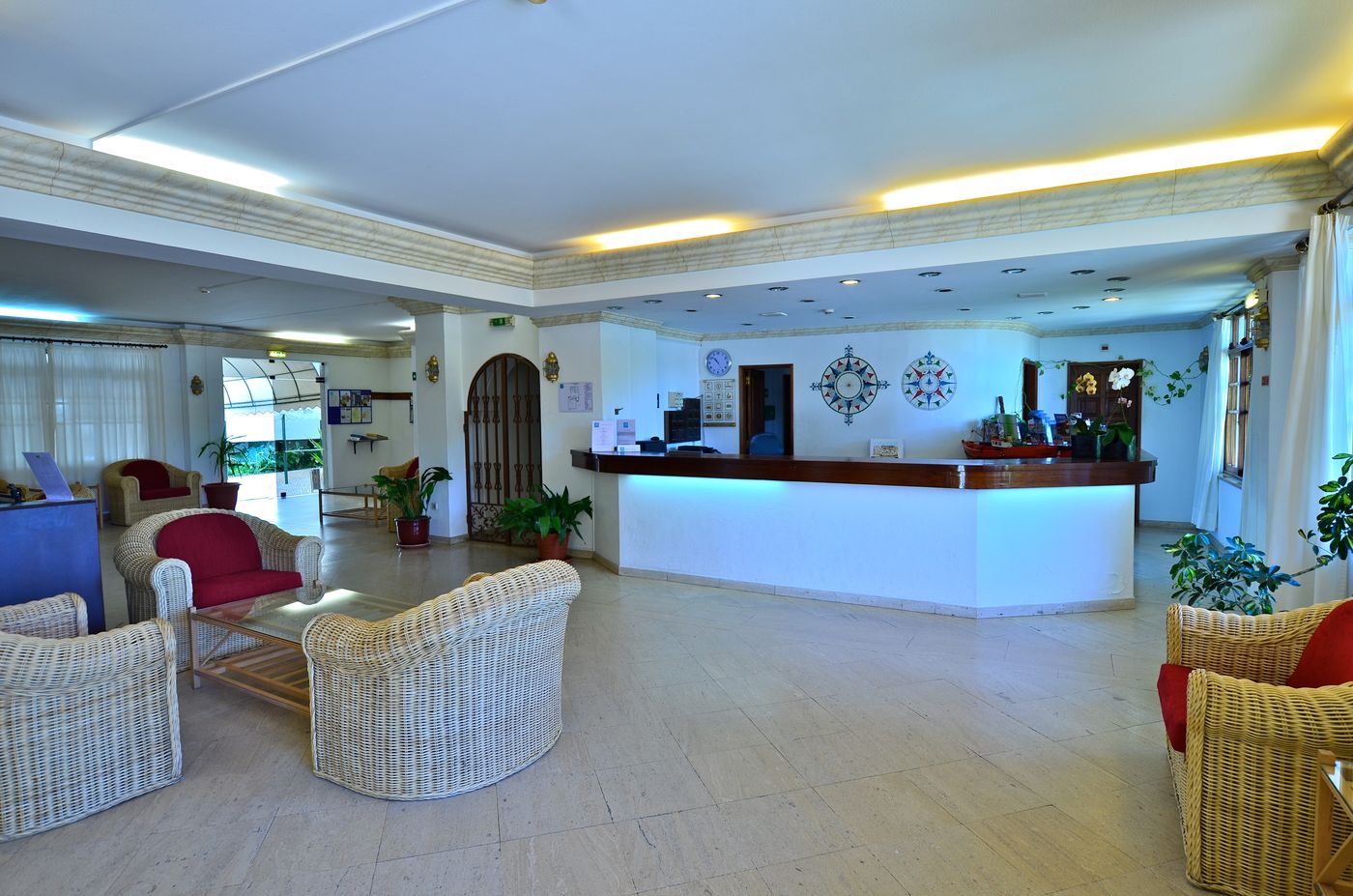 Mirachoro-Praia-Da-Rocha-Lobby-36