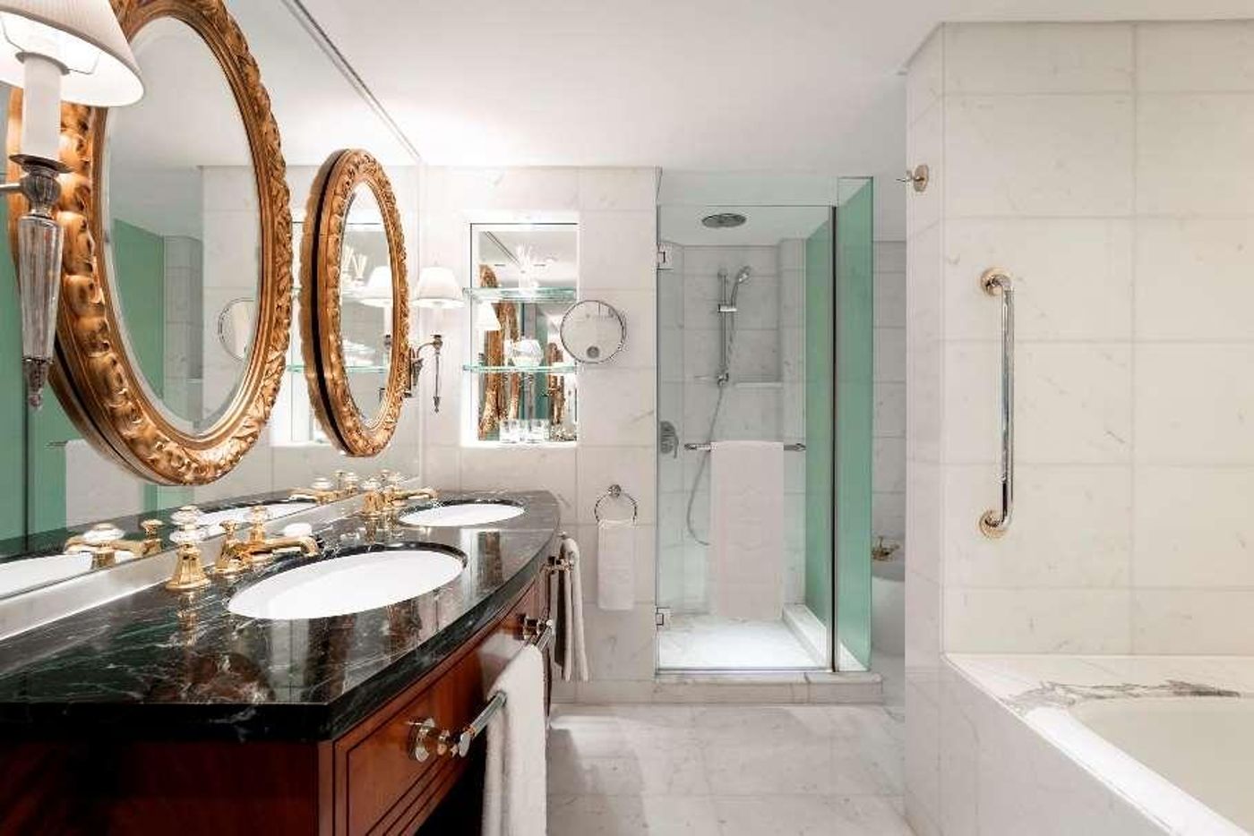 Kowloon-Shangri-La-Hong-Kong-Room-48