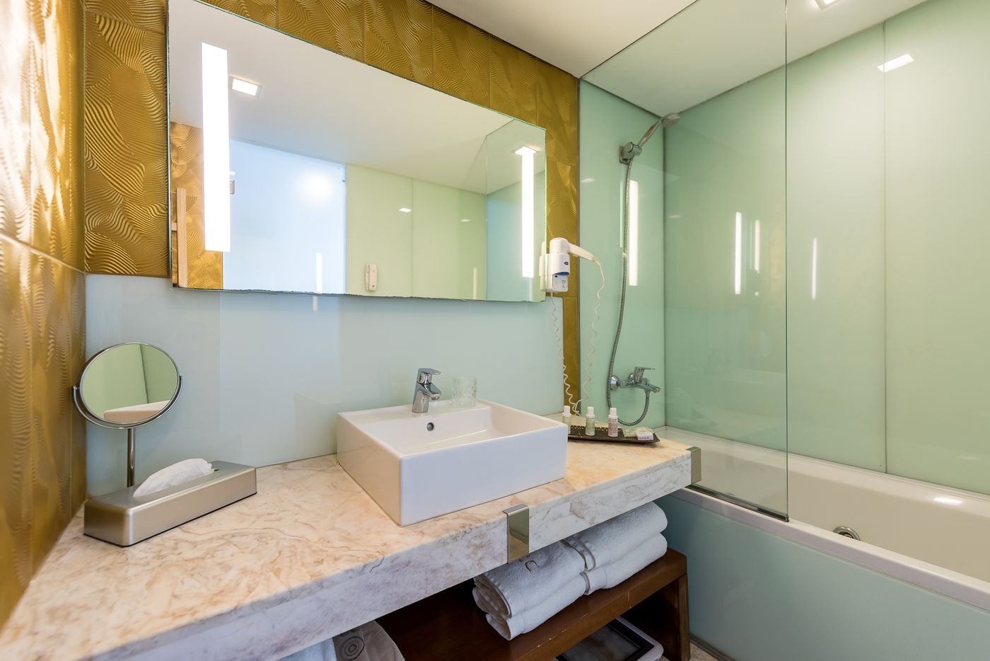 Diamond-Deluxe-Room-44