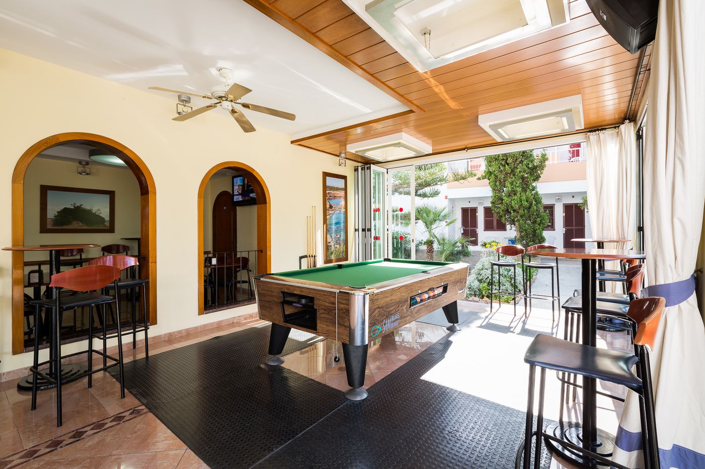 Zodiac-Apartamentos-Bar-29