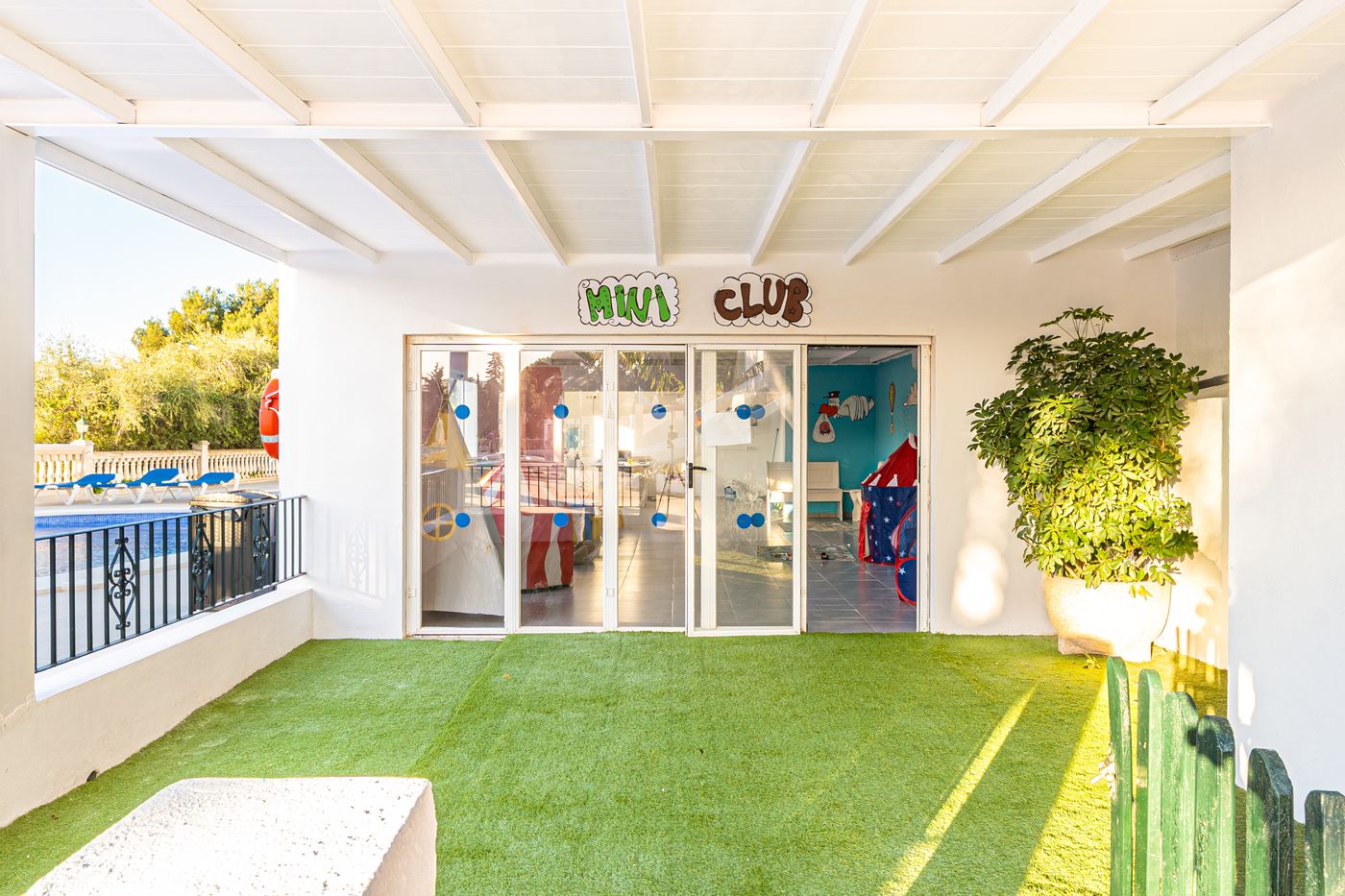 03.09.25 Holiday Center