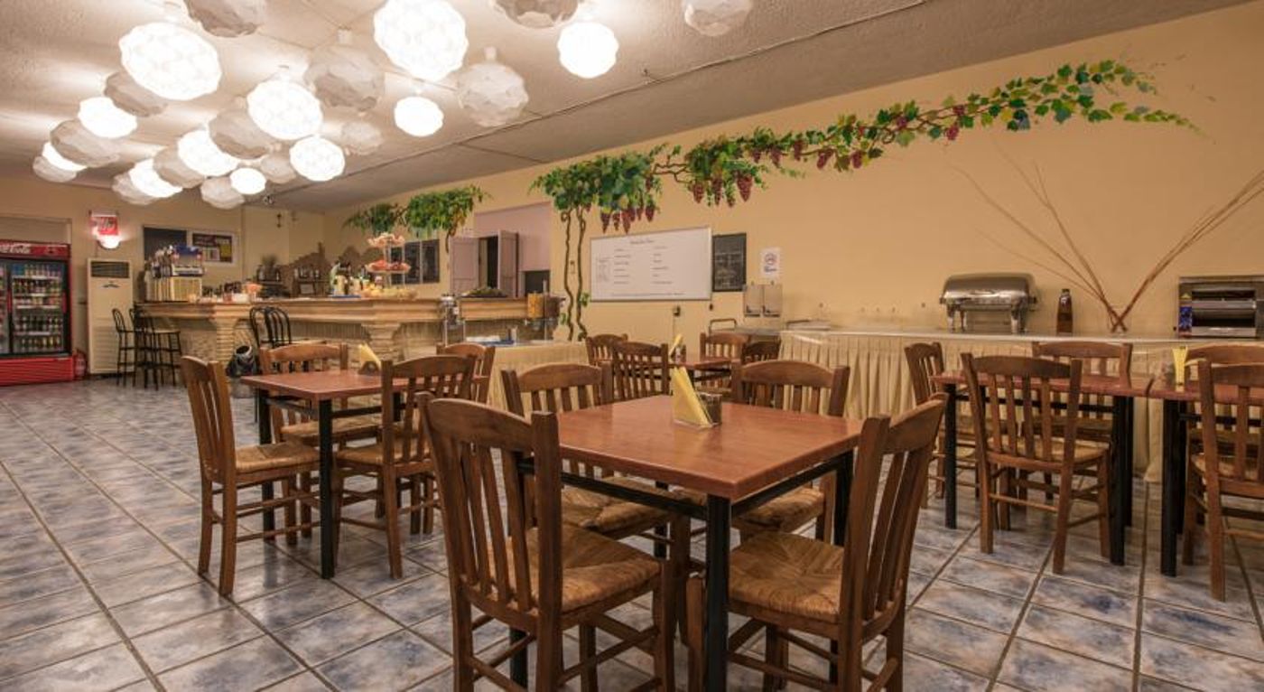 Koukounaria Hotel & Suites