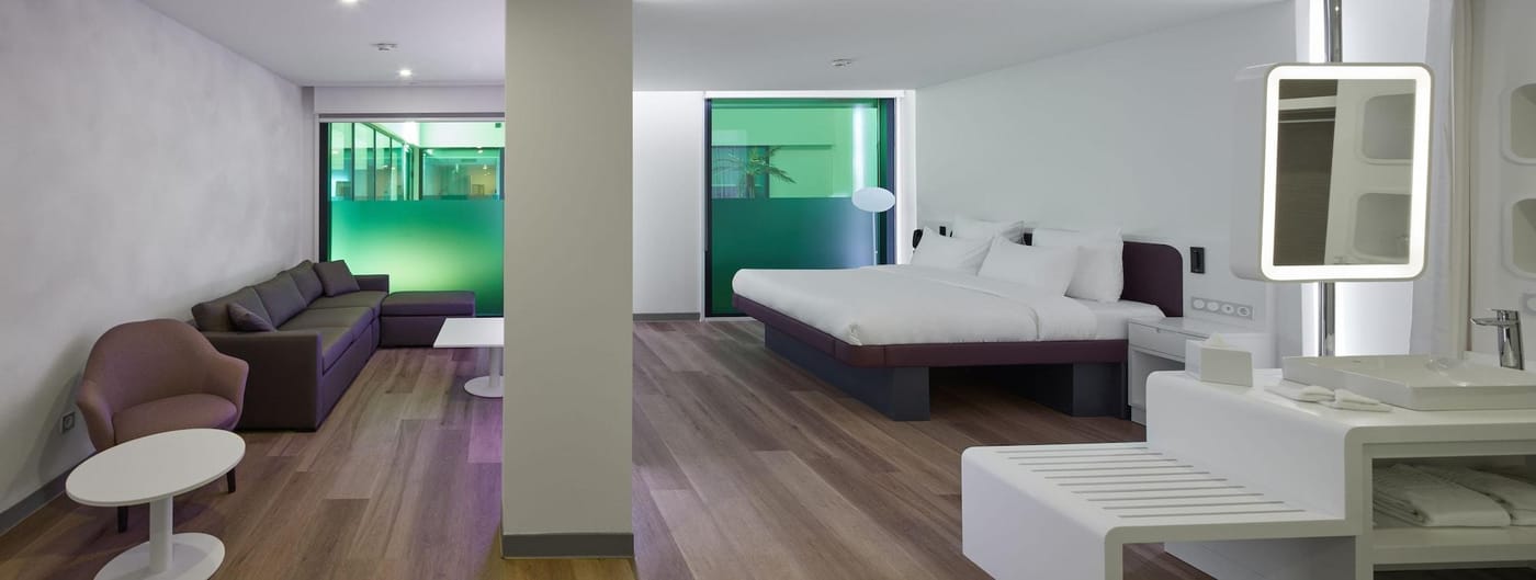 Yotelair-Istanbul-Airport-Airside--Duty-Free-Room-27