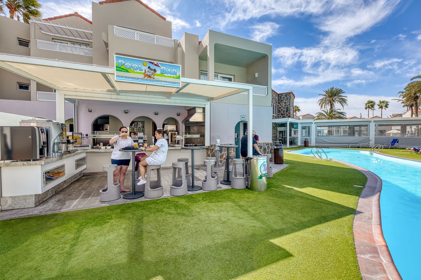 Hotel-LIVVO-Koala-Garden-Pool-15