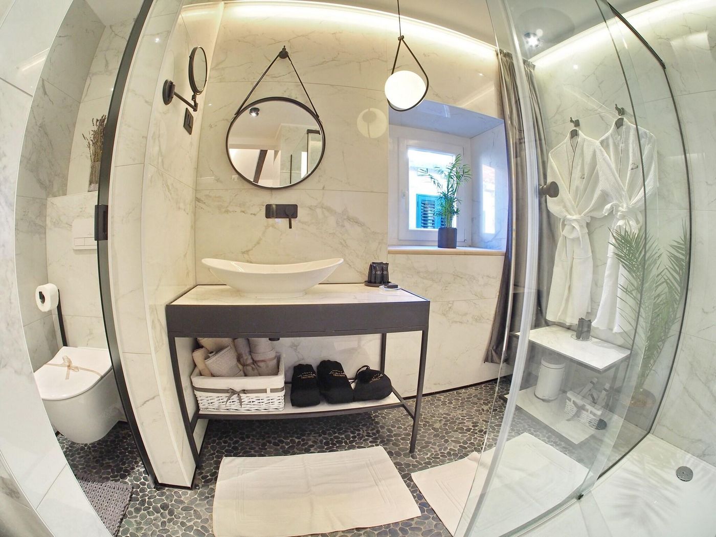 La-Vita-e-Bella-IV-Room-21