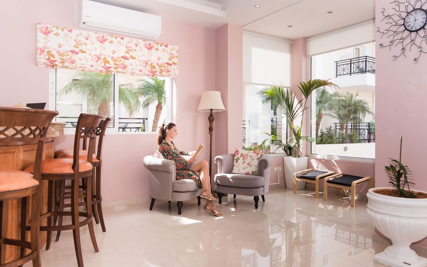 Yiannis-Manos-Apartments-Lobby-75