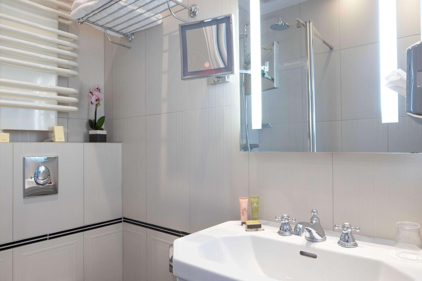 Bradford-Elysees-Astotel-Room-44