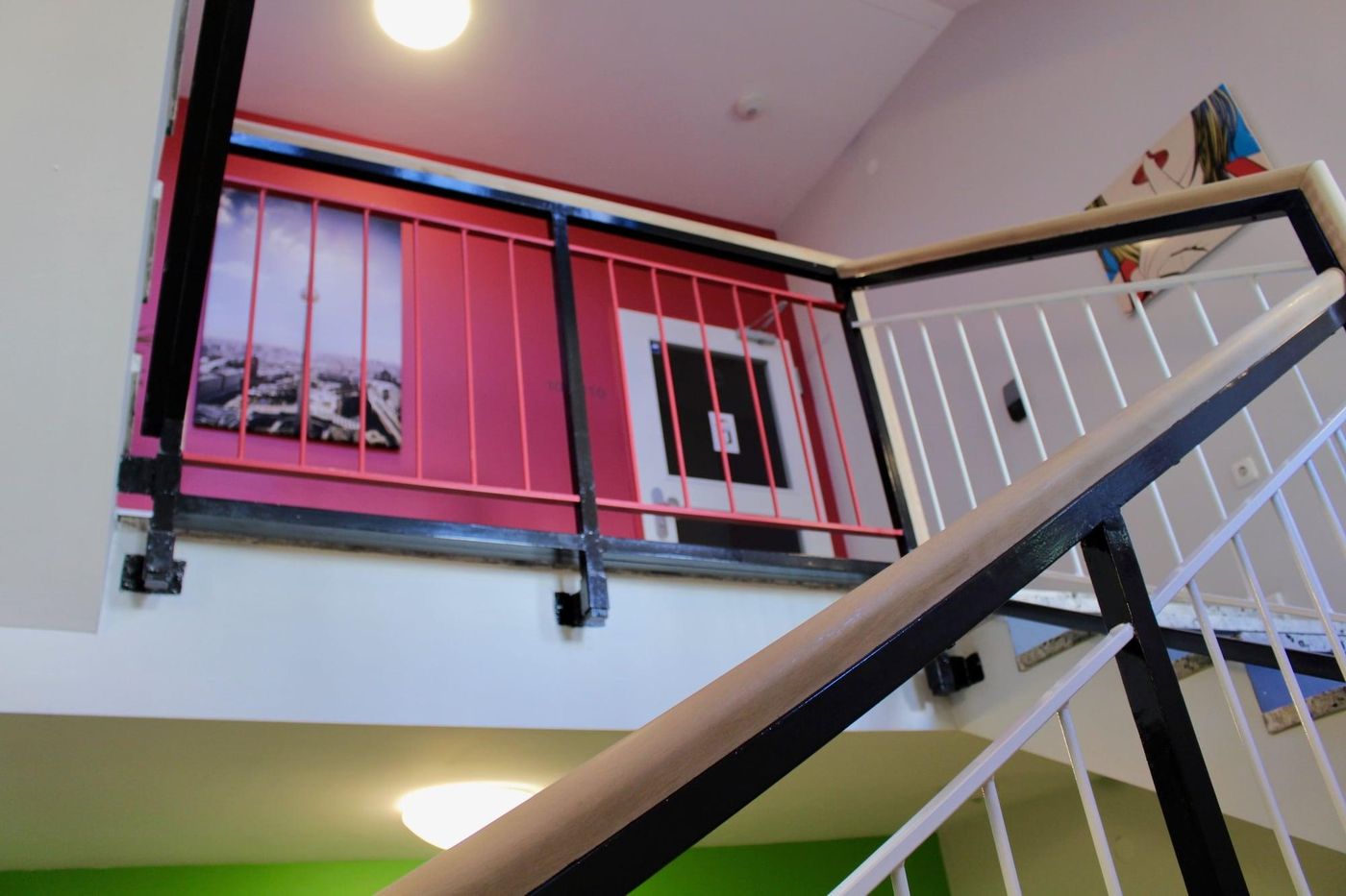 Holi-Hostel-Hotel-Lobby-40