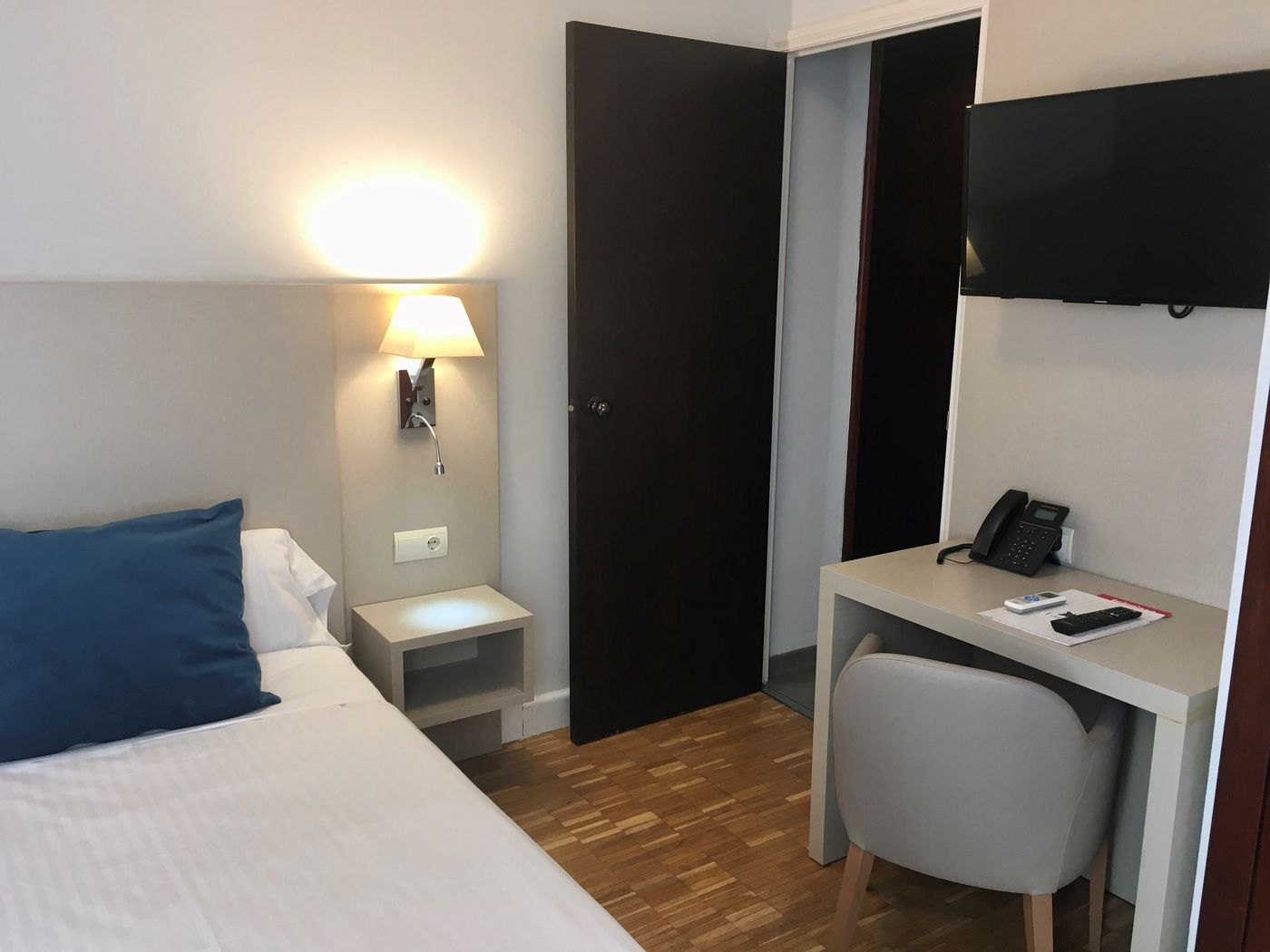 Lauria-Room-25