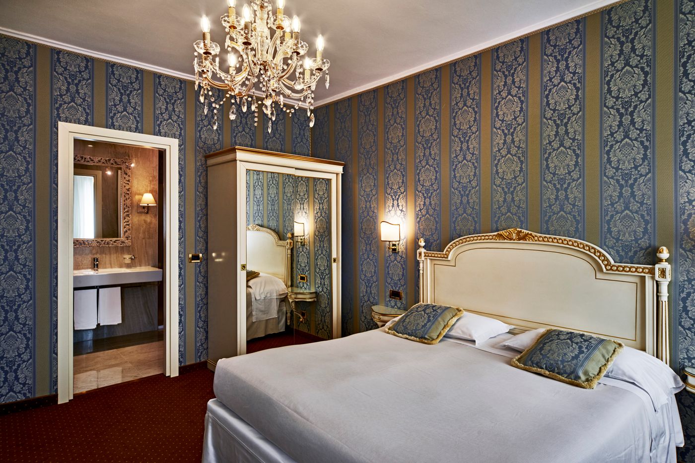 Gardena-Italy-Venezia-Room-6