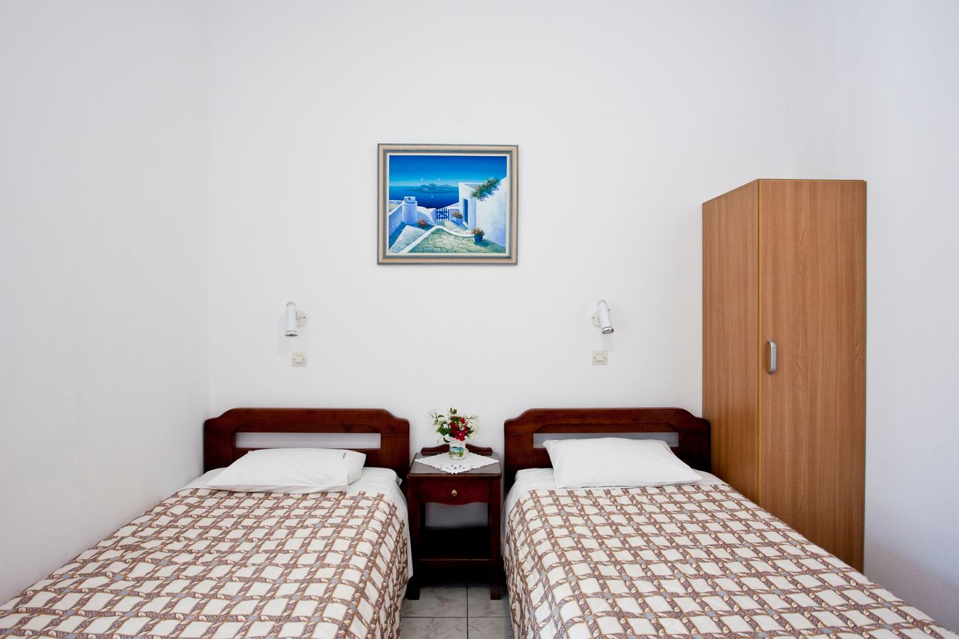 Ancient-Thira-Room-12