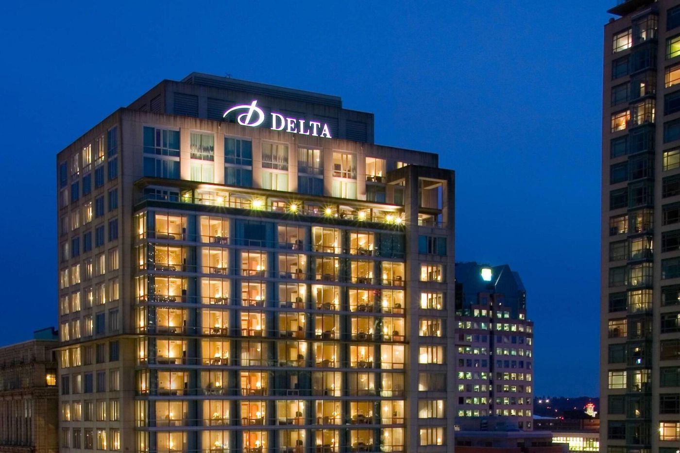 Delta-Hotels-By-Marriott-Vancouver-Downtown-Suites-General-view-59