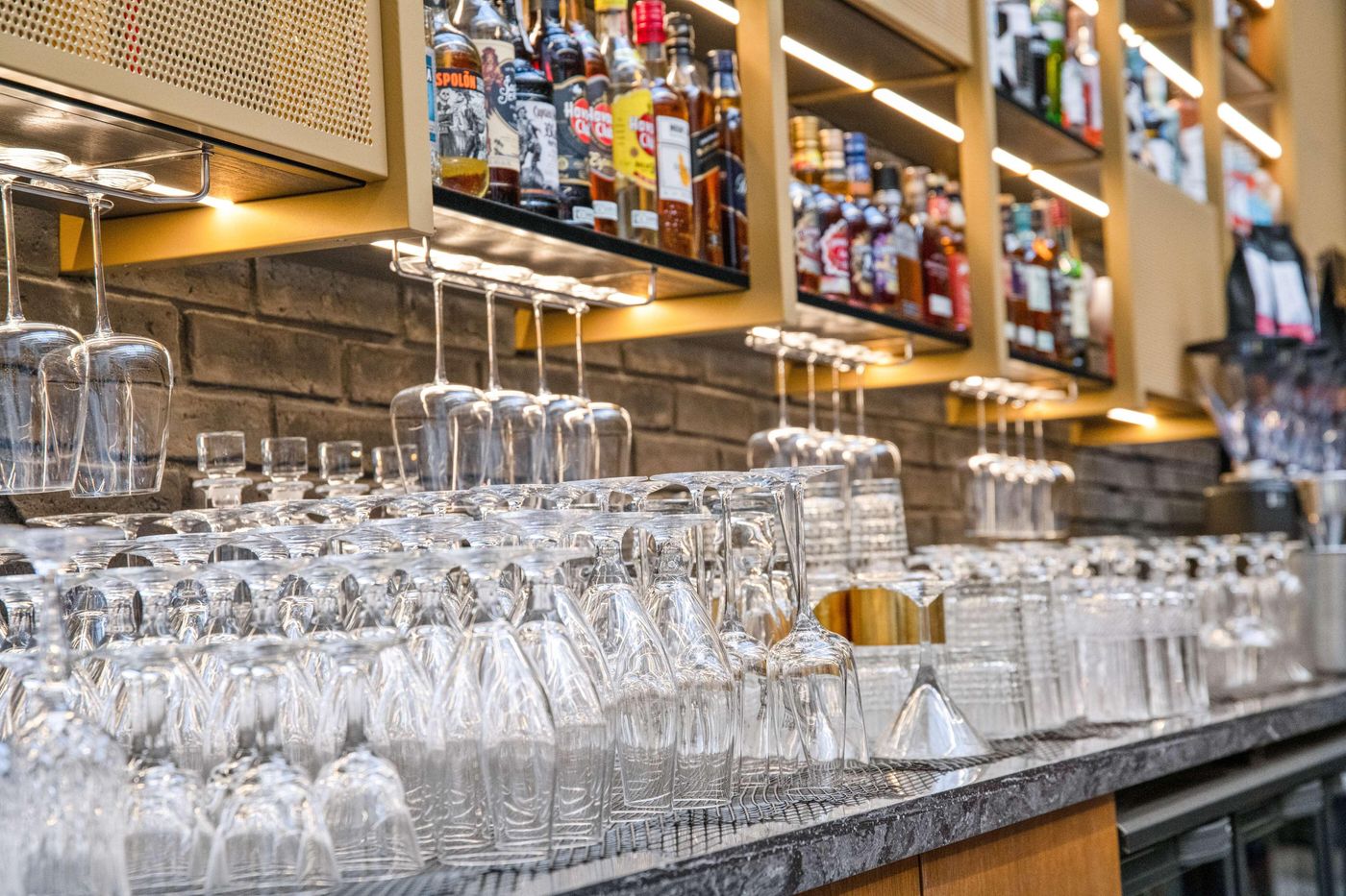 Golden Tulip Warsaw Center - Poland - Warsaw - Bar - 9