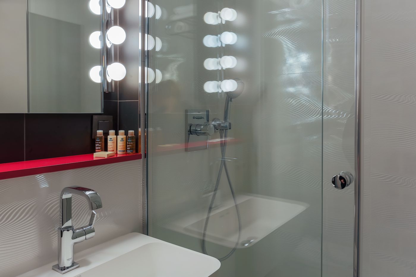 Hotel-La-Parizienne-Room-32