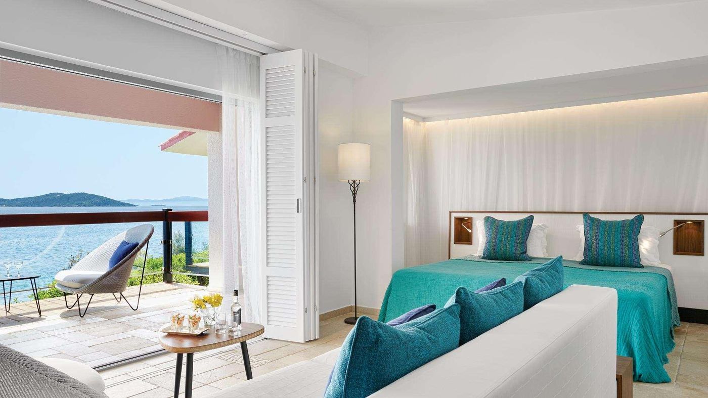 Eagles-Palace-Room-40