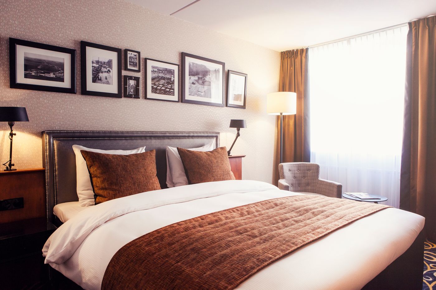 Carlton-Square-Room-22