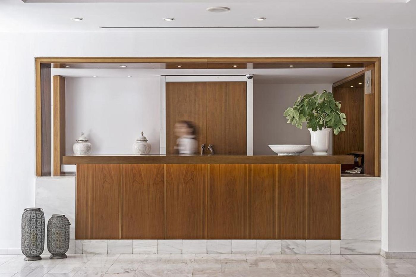 Grecian-Sands-Hotel-Lobby-50