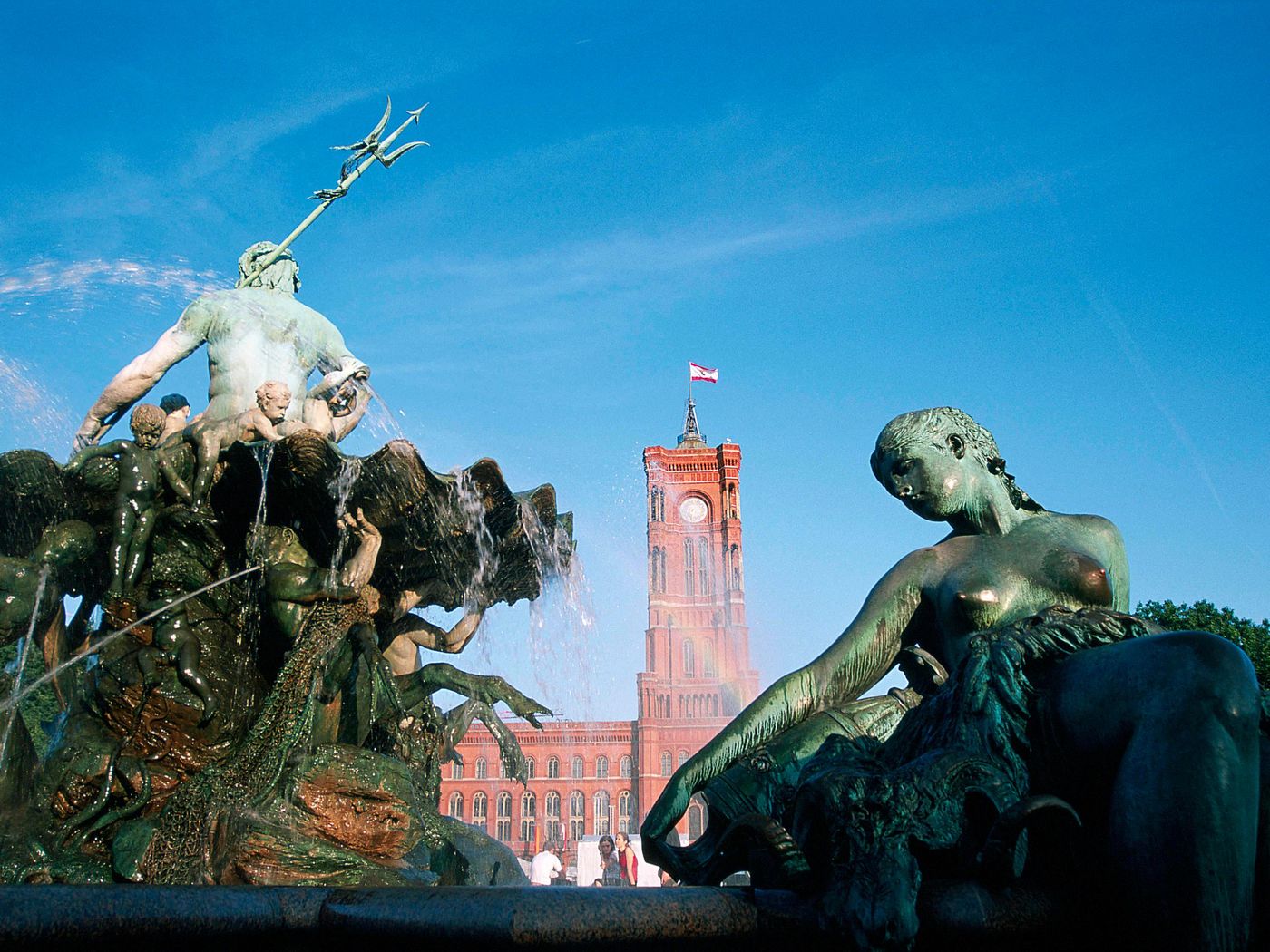 greet-Berlin-Alexanderplatz-Sports-and-Entertainment-43