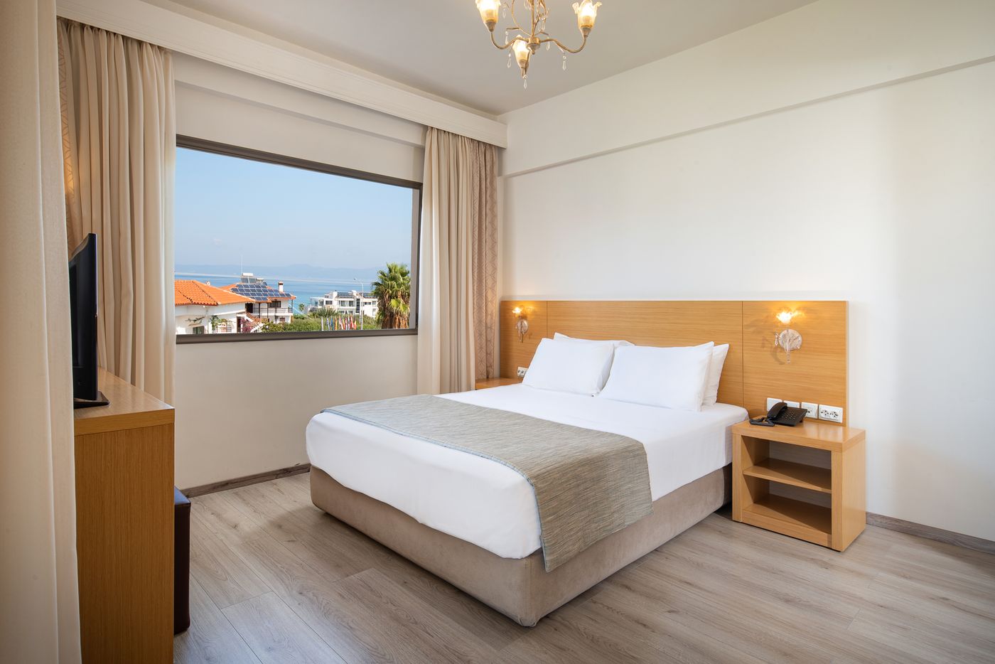 Flegra-Palace-Room-26