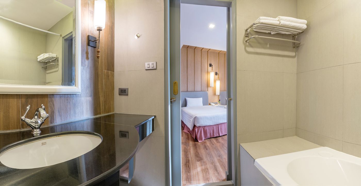 Royal-Rattanakosin-Hotel--SHA---Room-35