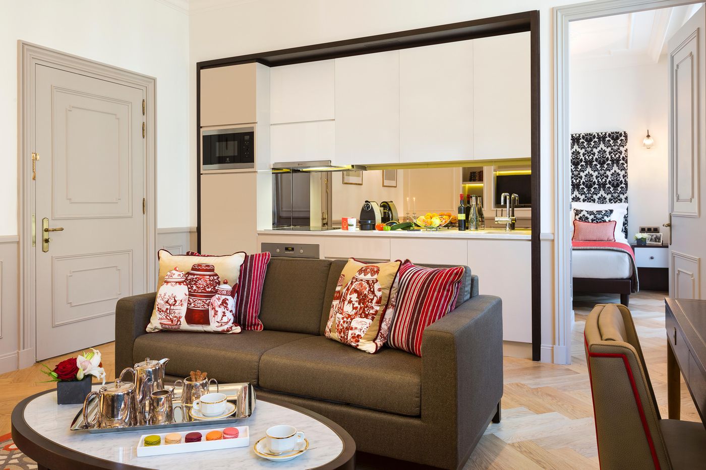 La-Clef-Tour-Eiffel-Paris-by-The-Crest-Collection-Room-3