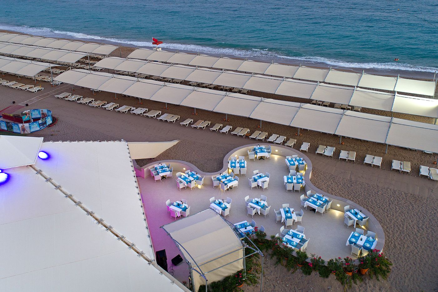 Seven-Seas-Hotel-Blue-Restaurant-99