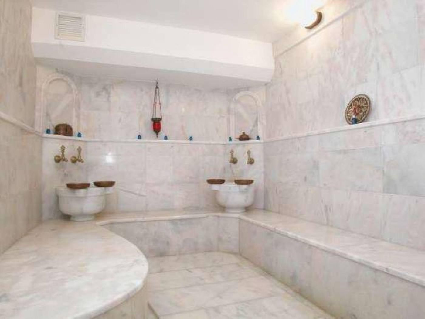 Almena-Hotel-Sports-and-Entertainment-17