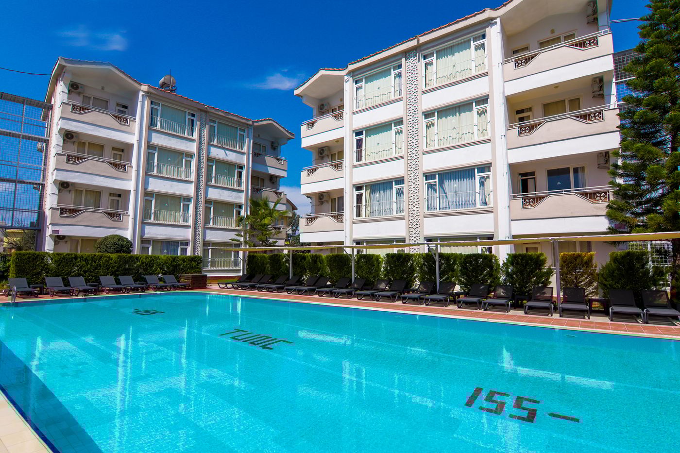 New Garden Luna Side Apart Hotel