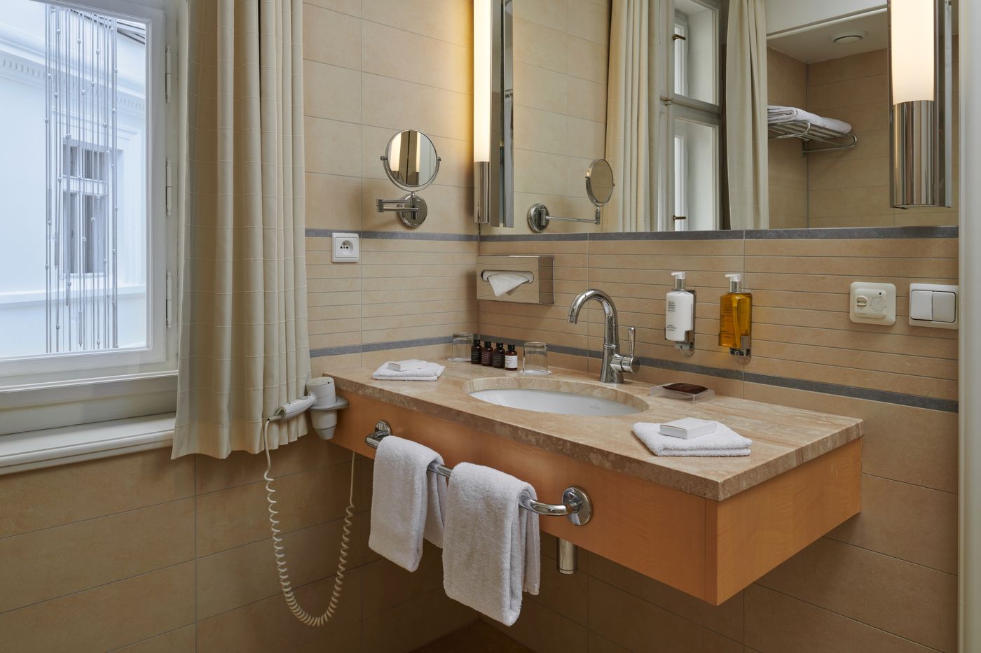 Ventana-Hotel-Prague-Room-24