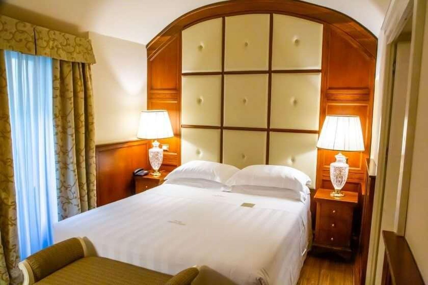 Golden-Tower-Hotel---Spa-Room-73