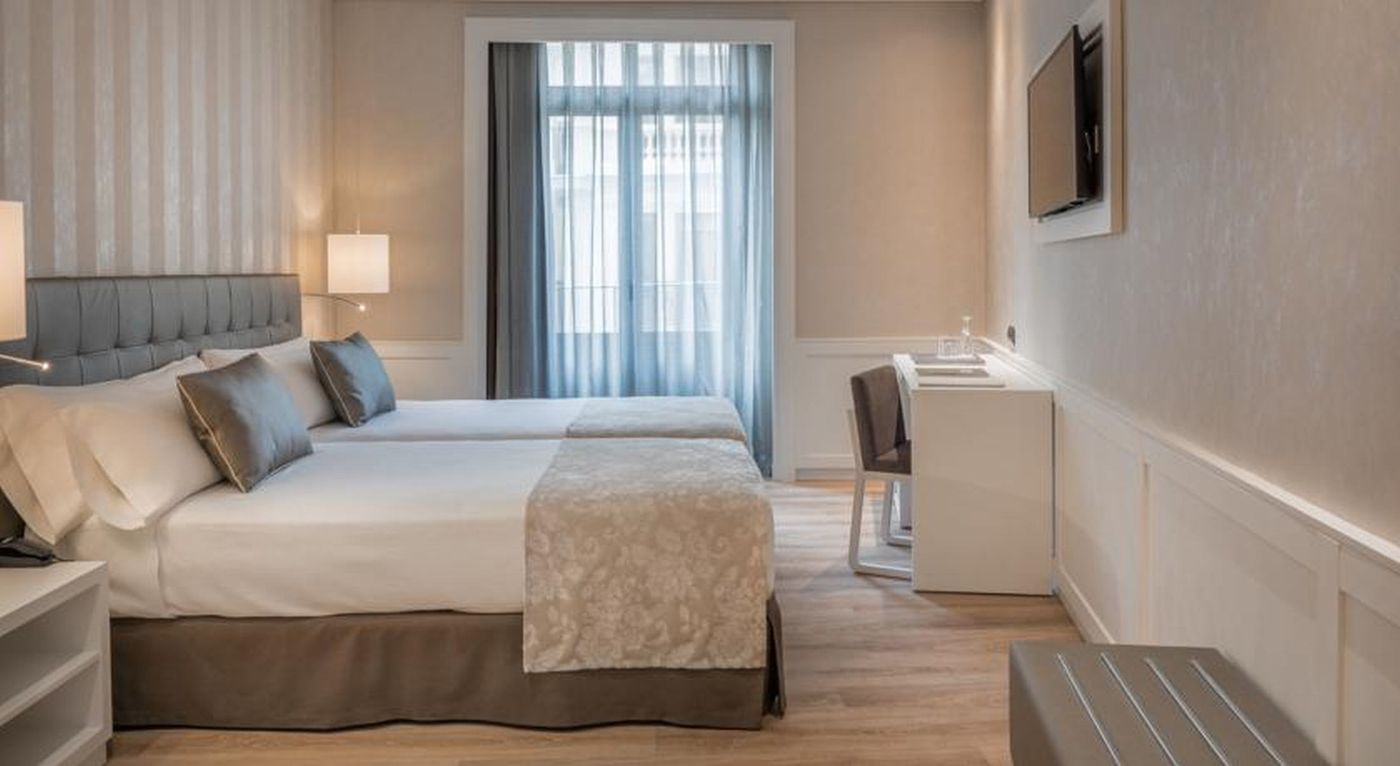 Catalonia-Puerta-del-Sol-Room-34