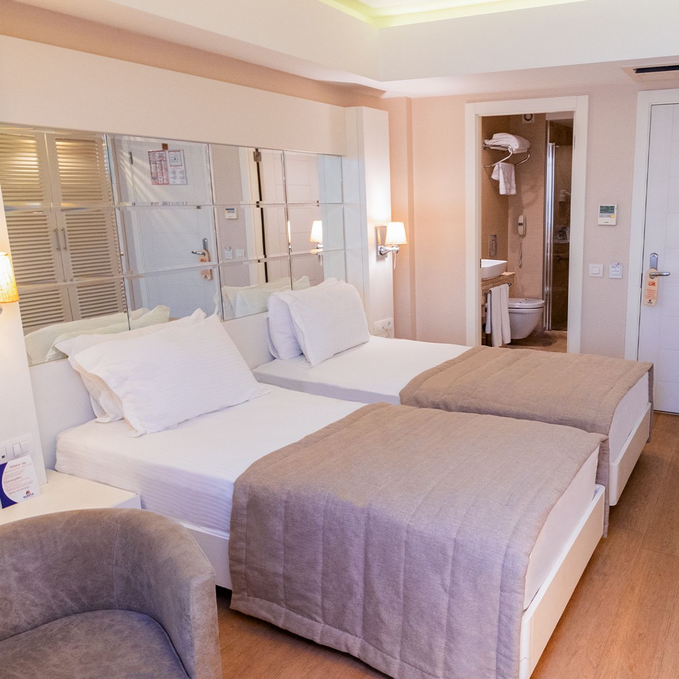 Alesta-Yacht-Hotel-Room-14