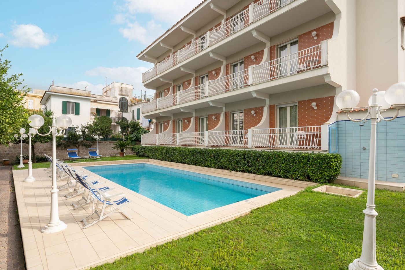 Eliseo-Park-s-Pool-4