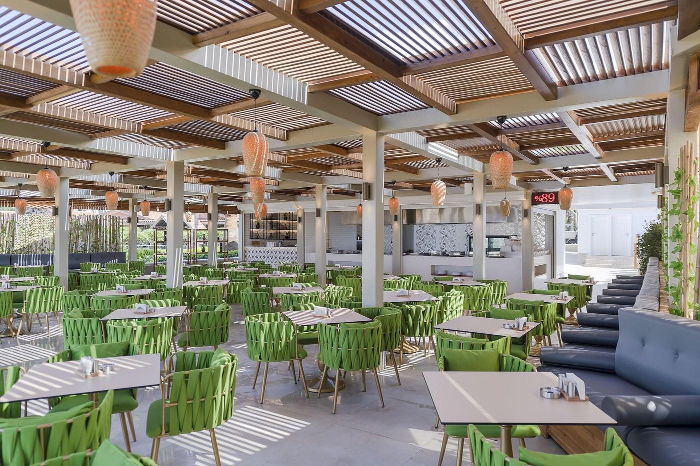 Side-Premium-Restaurant-34