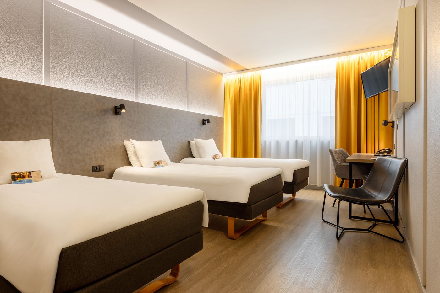 Metropol-Hotel-Room-8