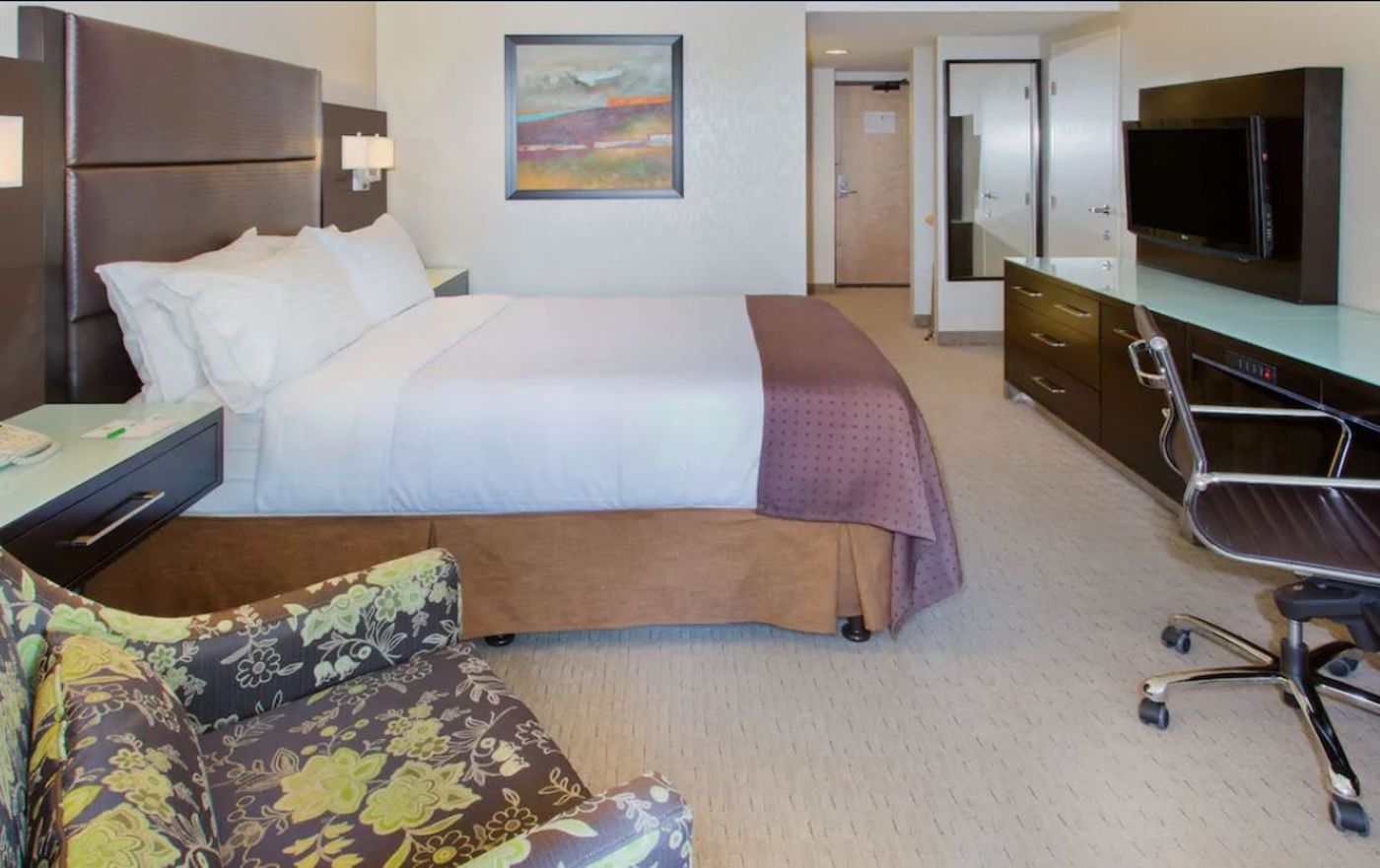 Holiday-Inn-Vancouver-Centre--Broadway--Room-24