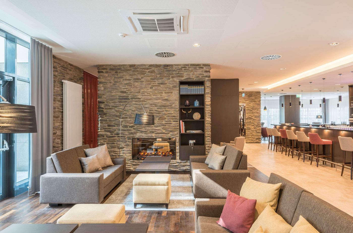 Hilton-Garden-Inn-Munich-City-West-Lobby-11