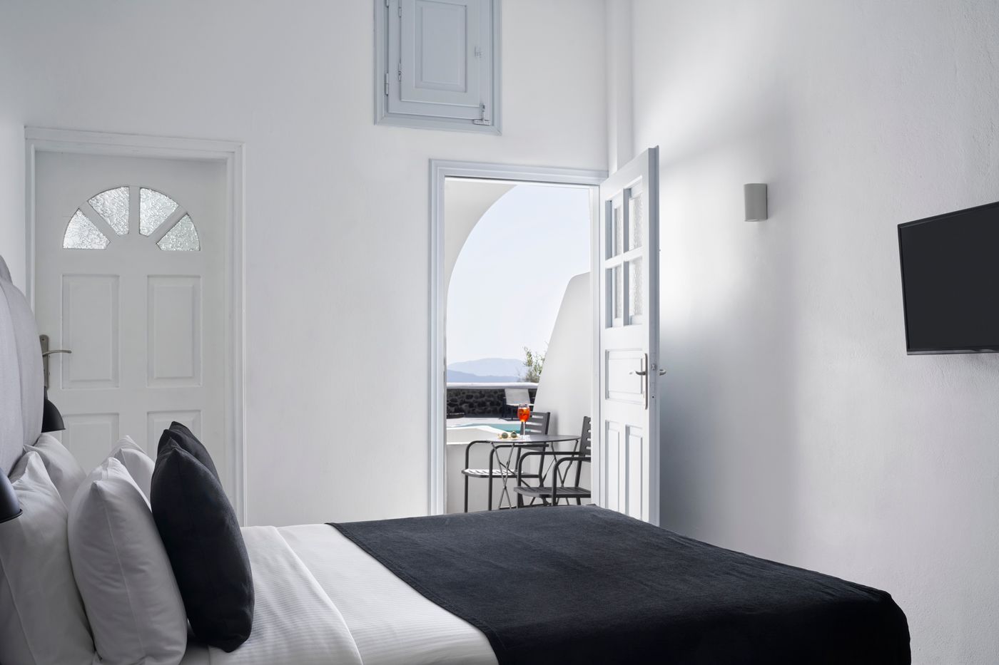 Mr-and-Mrs-White-Oia-Santorini-Room-14