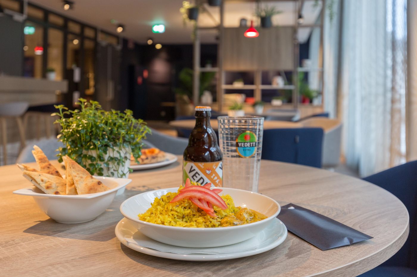 Holiday-Inn-Express-Brussels-Grand-Place-Bar-20