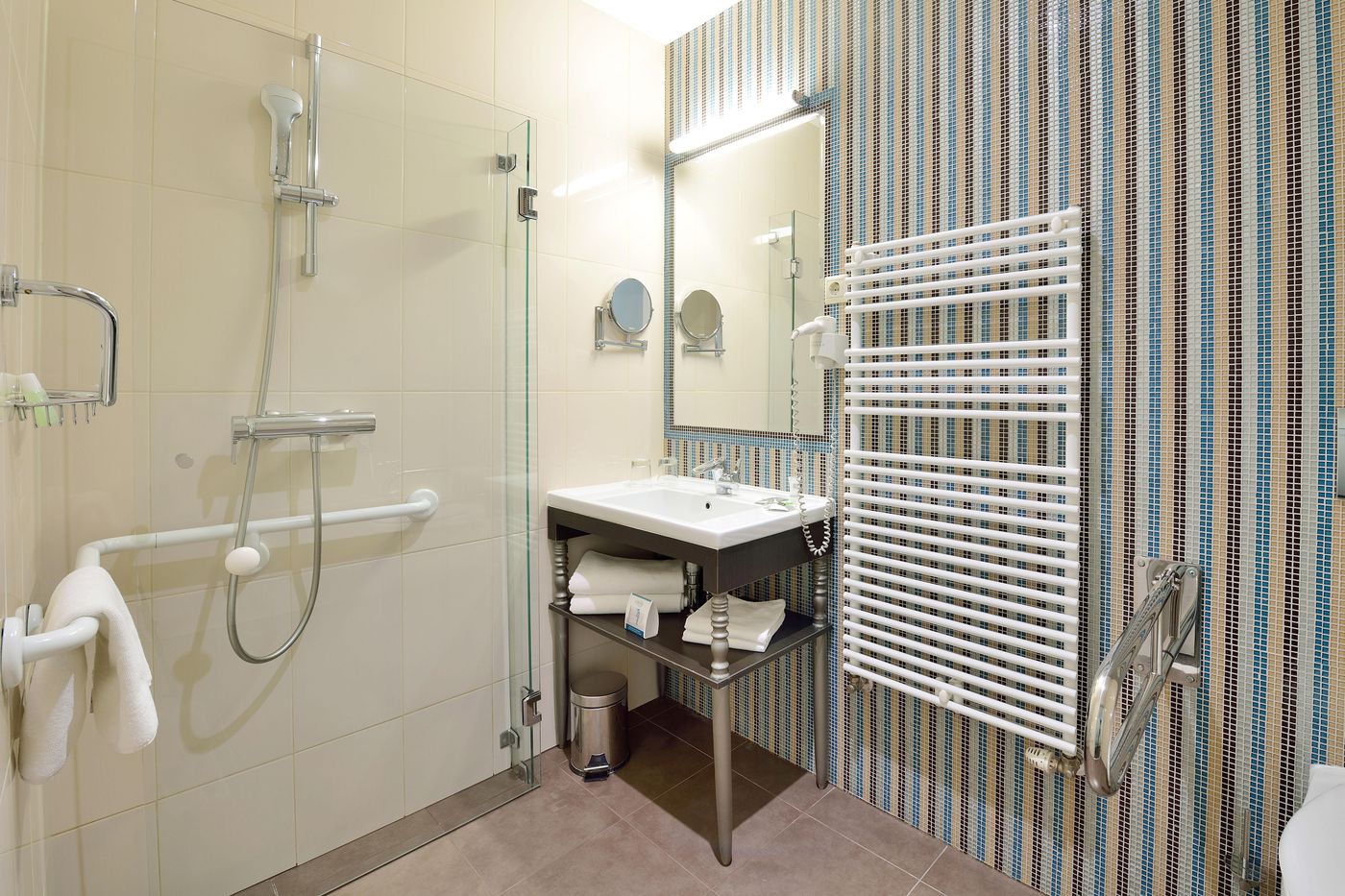 La-Prima-Fashion-Hotel-Room-39