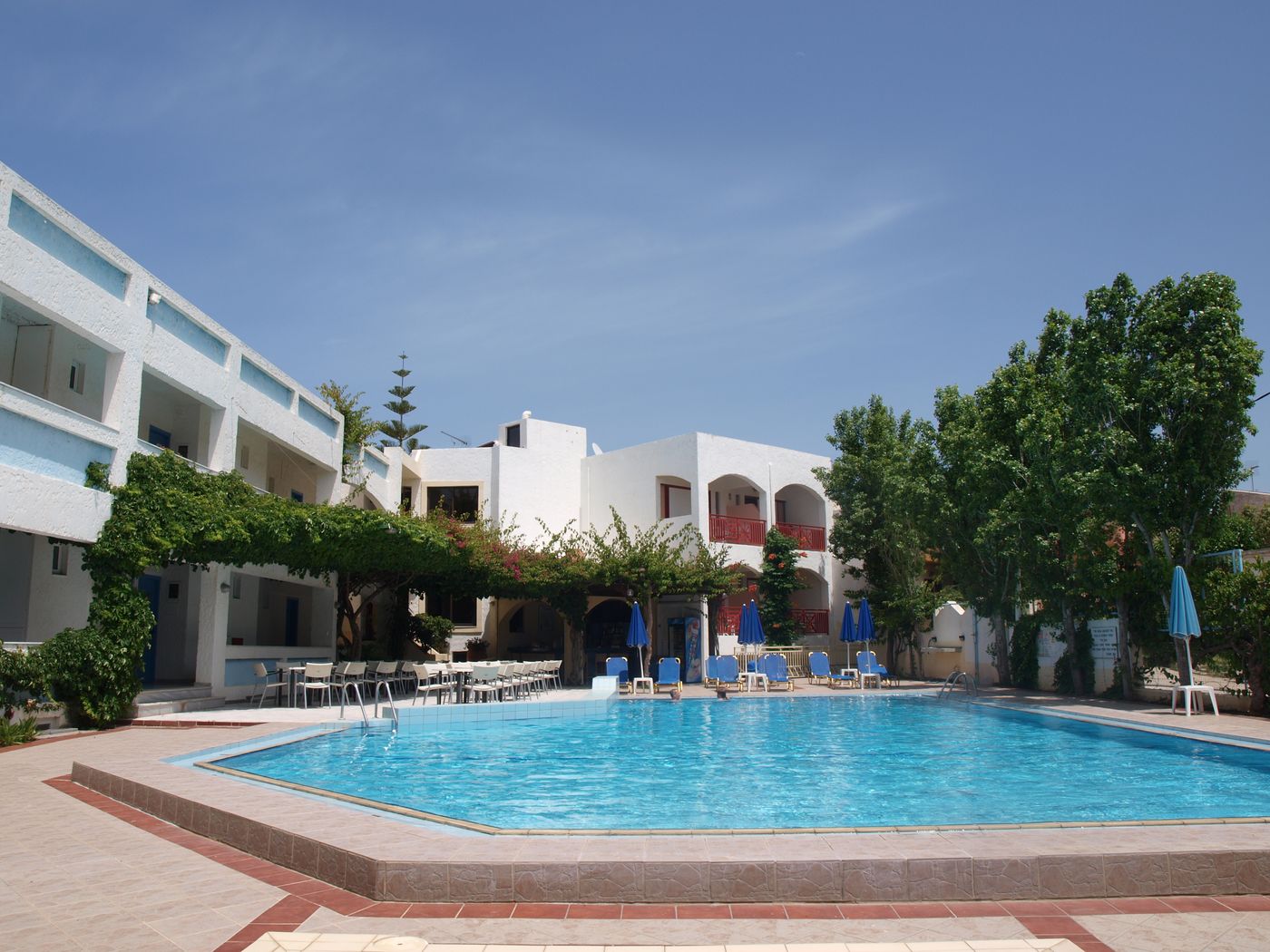 Apollon-Apartments-Pool-3